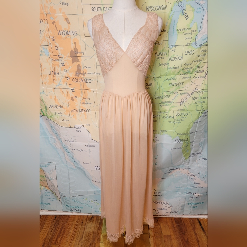 1940s/50s Rogers Run-Proof Peach Negligee With Lace Detailing Size 32